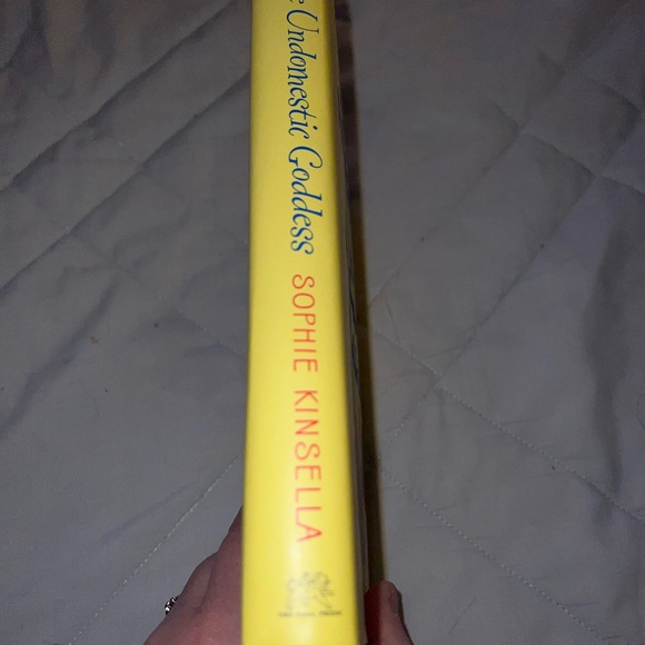 The Undomestic Goddess By Sophie Kinsella - Picture 2 of 5